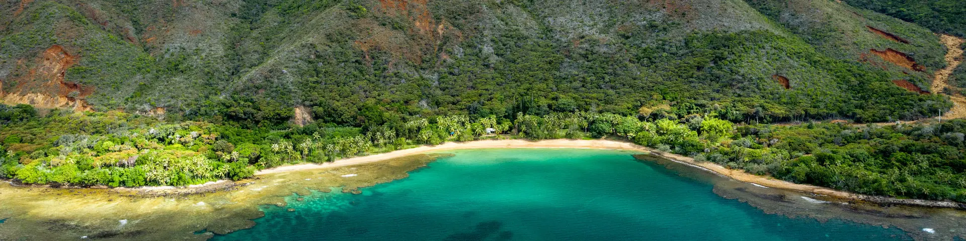 Plage De La Mwara Thio