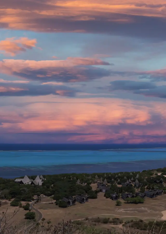 Magnifique Sunset rose sur le domaine de Deva