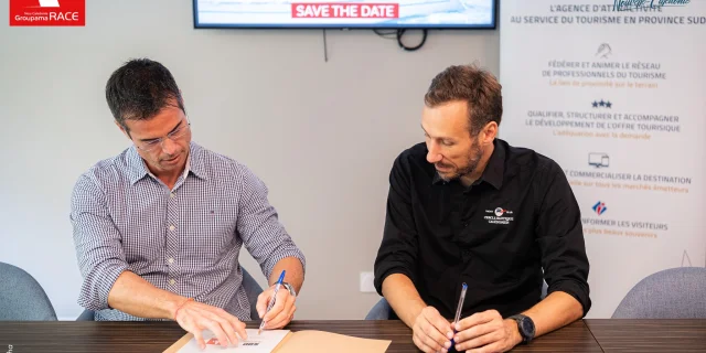 Jean-Gabriel Favreau et Directeur du Cercle Nautique Calédonien signant le partenariat de Sud Tourisme pour la Groupama Race 2025